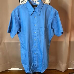 Beautiful medium blue size 16, 16 1/2 American traditional’s campus 9/1